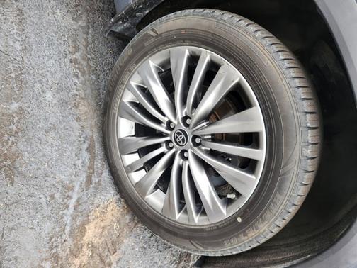 Moon Dust 2021 Toyota Highlander Platinum