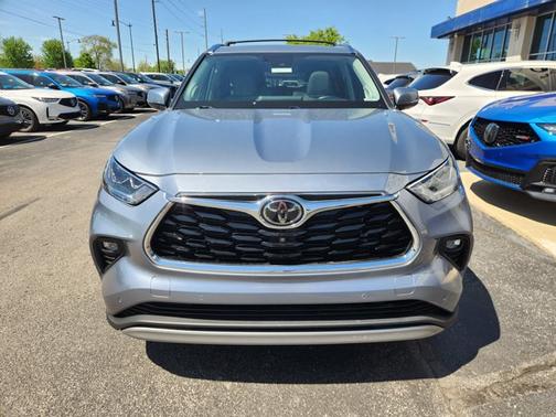 Moon Dust 2021 Toyota Highlander Platinum