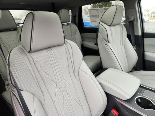 Silver Metallic 2026 Acura MDX w/Advance Package
