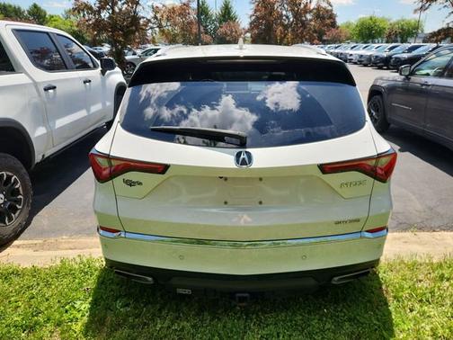 White 2023 Acura MDX w/Advance Package
