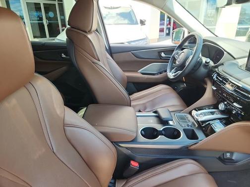 White 2023 Acura MDX w/Advance Package