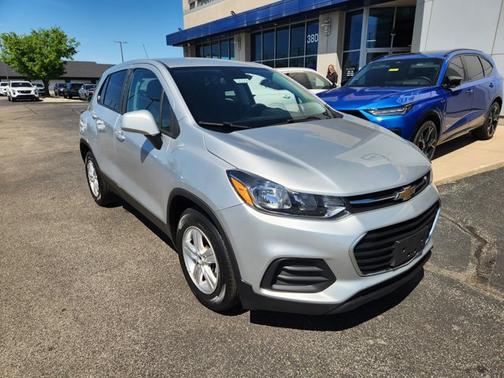 Silver Ice Metallic 2021 Chevrolet Trax LS