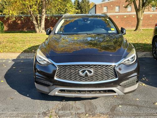 2017 INFINITI QX30 Luxury