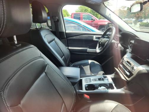 Gray Metallic 2023 Ford Explorer XLT