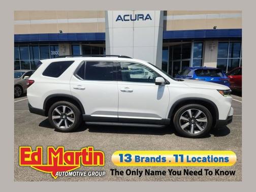 White 2023 Honda Pilot Elite