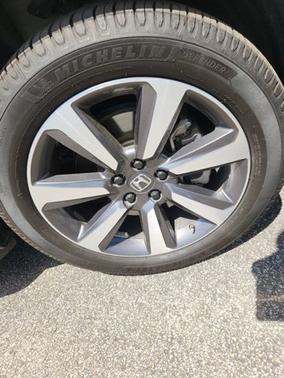 White 2023 Honda Pilot Elite