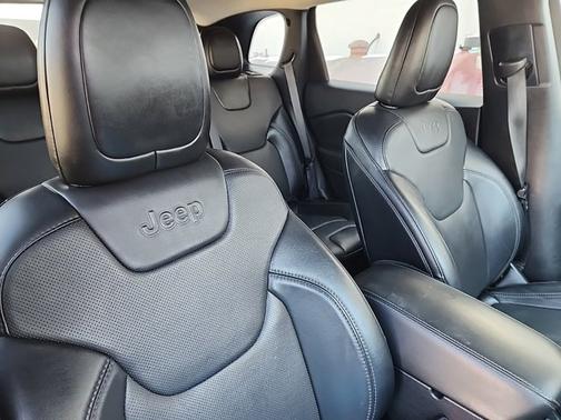 2023 Jeep Cherokee Altitude Lux