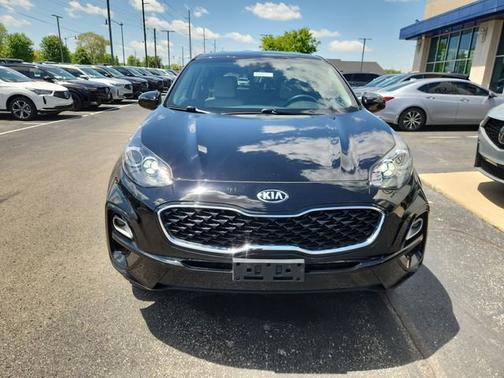Black Cherry 2022 Kia Sportage LX
