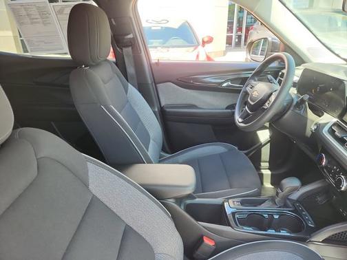 Mosaic Black Metallic 2025 Chevrolet Trailblazer LT