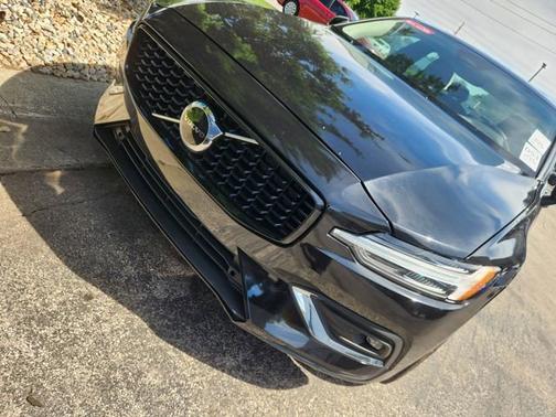Black 2024 Volvo S60 Core Dark Theme