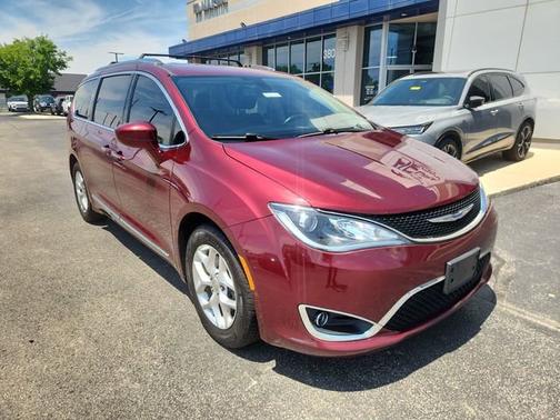 Velvet Red Pearlcoat 2020 Chrysler Pacifica Touring L