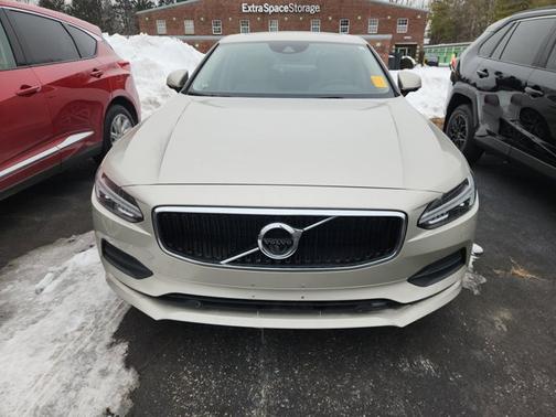 2017 Volvo S90 T6 Momentum