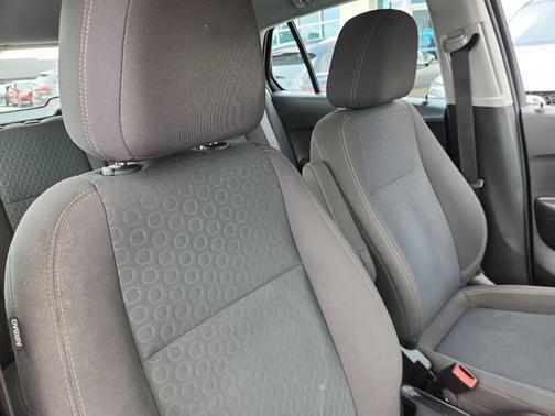 Summit White 2018 Chevrolet Trax LS