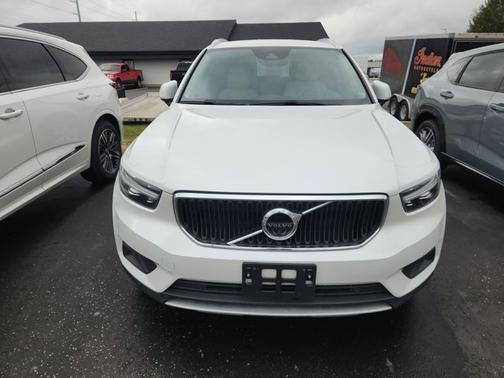 2022 Volvo XC40 Momentum