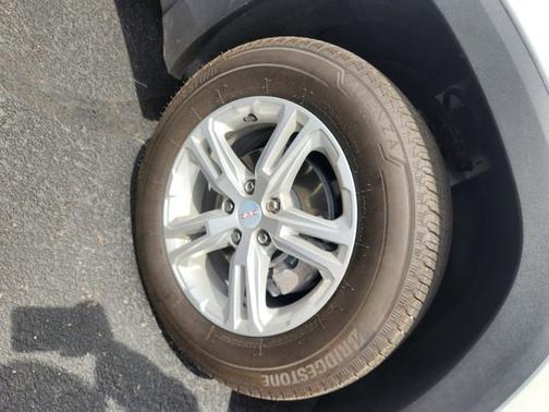 Summit White 2023 GMC Terrain SLE