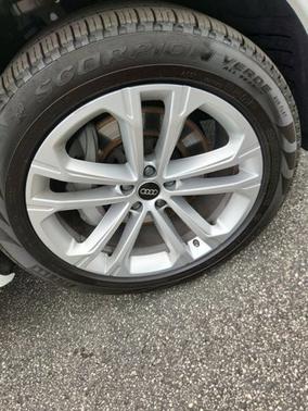 White 2025 Audi Q7 Premium Plus