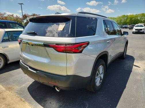 Silver Ice Metallic 2022 Chevrolet Traverse LT Leather