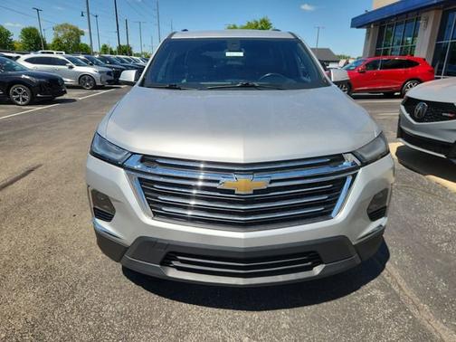 Silver Ice Metallic 2022 Chevrolet Traverse LT Leather