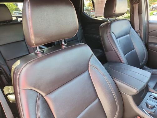 Silver Ice Metallic 2022 Chevrolet Traverse LT Leather