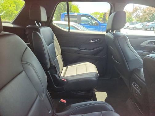 Silver Ice Metallic 2022 Chevrolet Traverse LT Leather