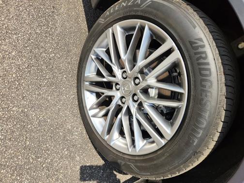 Red 2023 Acura MDX w/Advance Package