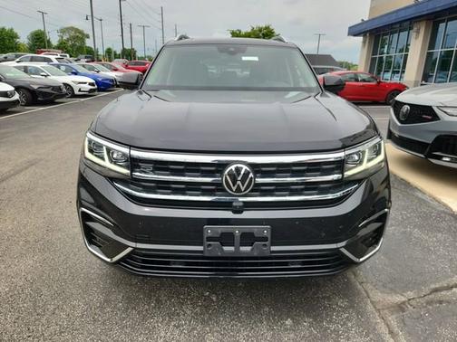 Deep Black 2022 Volkswagen Atlas 3.6L V6 SEL Premium R-Line