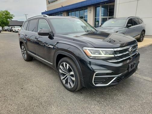 Deep Black 2022 Volkswagen Atlas 3.6L V6 SEL Premium R-Line