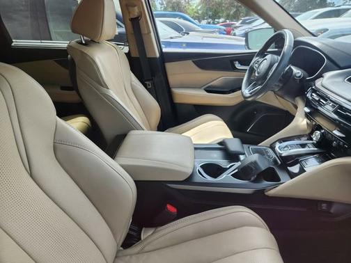 White 2024 Acura MDX w/Advance Package