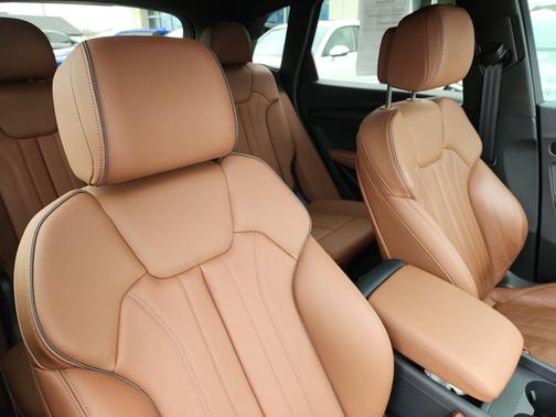 2024 Audi Q5 S line Premium Plus