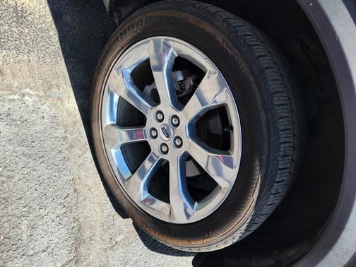 White Metallic 2020 Ford Explorer Platinum