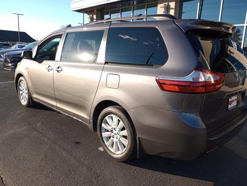 2017 Toyota Sienna XLE Premium