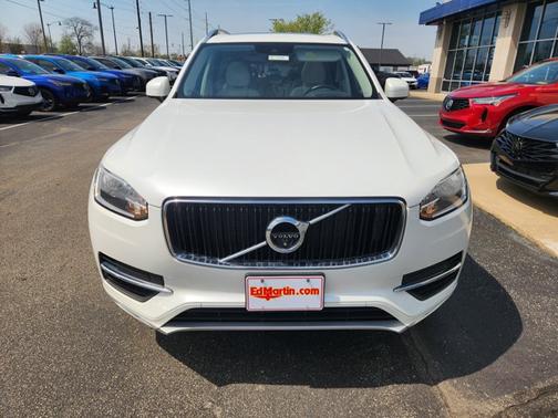White 2016 Volvo XC90 T6 Momentum