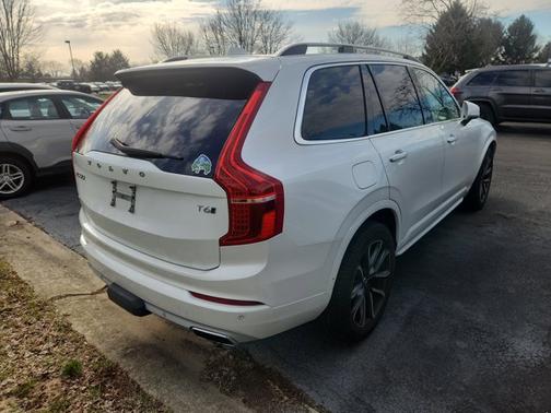 2016 Volvo XC90 T6 Momentum