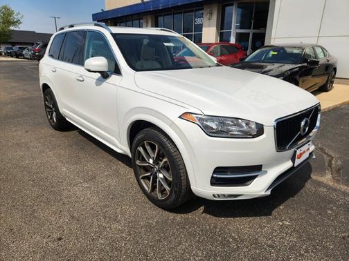 White 2016 Volvo XC90 T6 Momentum