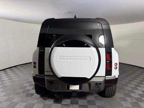 2025 Land Rover Defender 110 P400 X-Dynamic SE