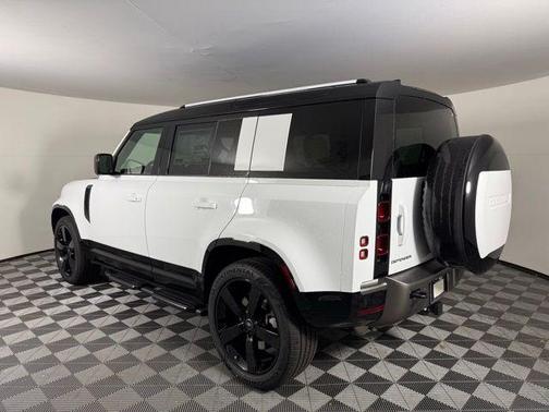 2025 Land Rover Defender 110 P400 X-Dynamic SE