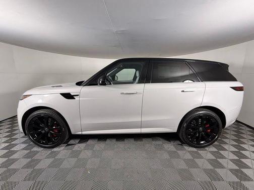 2025 Land Rover Range Rover Sport SE