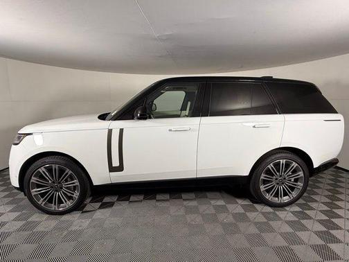 2025 Land Rover Range Rover P530 SE