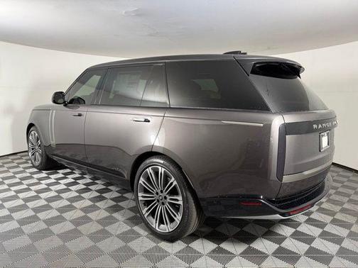 2025 Land Rover Range Rover P530 SE 7 Seat