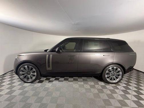 2025 Land Rover Range Rover P530 SE 7 Seat