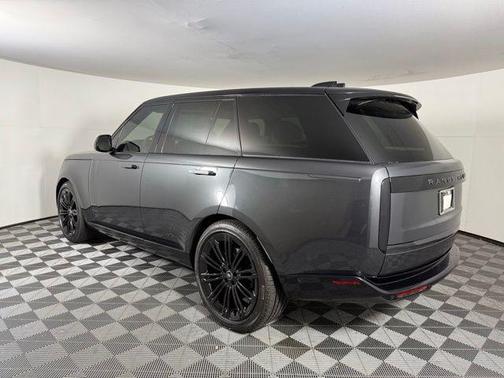 2025 Land Rover Range Rover P530 SE