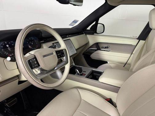2025 Land Rover Range Rover P530 SE