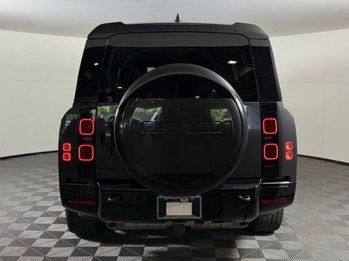 2024 Land Rover Defender 130 P400 X-Dynamic SE