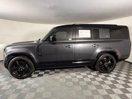 2024 Land Rover Defender 130 P400 X-Dynamic SE