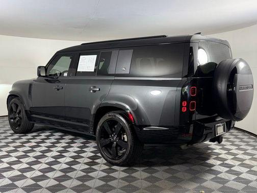 2024 Land Rover Defender 130 P400 X-Dynamic SE