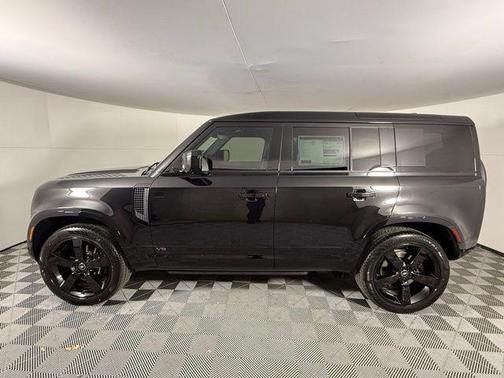2025 Land Rover Defender 110 V8