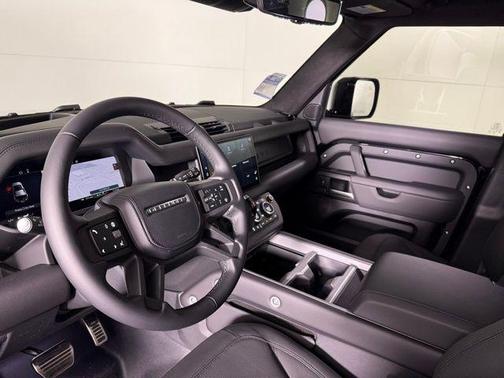 2025 Land Rover Defender 110 V8