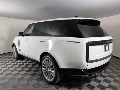 2025 Land Rover Range Rover P530 SE