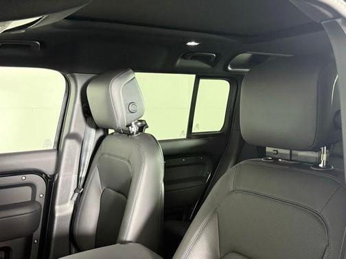2025 Land Rover Defender 110 P400 X-Dynamic SE