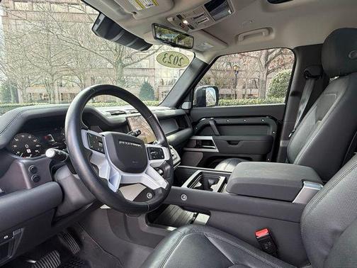 2023 Land Rover Defender 130 SE